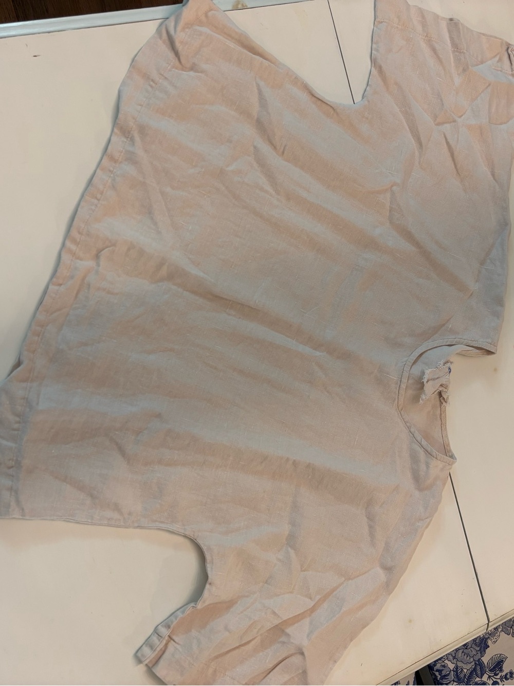 Women's Short Sleeve V-Neck Linen Tee in Light Beige